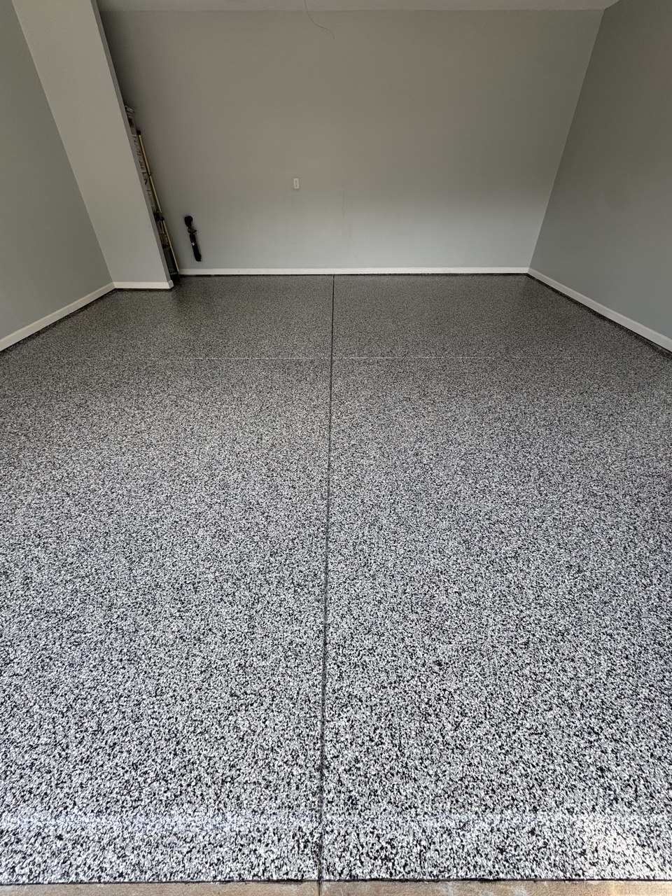 Epoxy flake garage floor